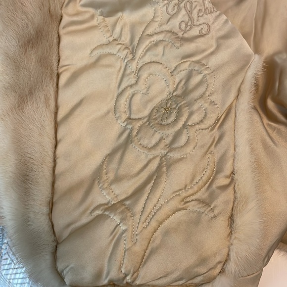 La Belle fine furs mink tan shoulder cape - Picture 5 of 7